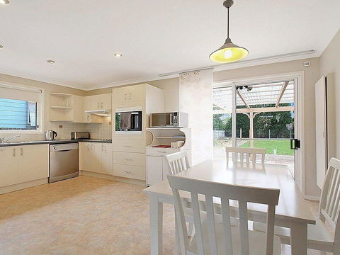 That Pink House! - Comfortable Home Away From Home - Accommodation Australia 3