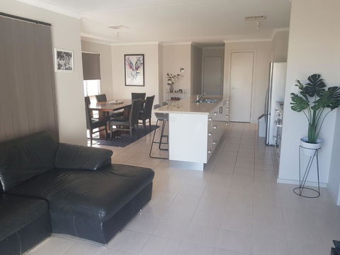The Baltimore - Family Home Getaway - Accommodation Australia 2