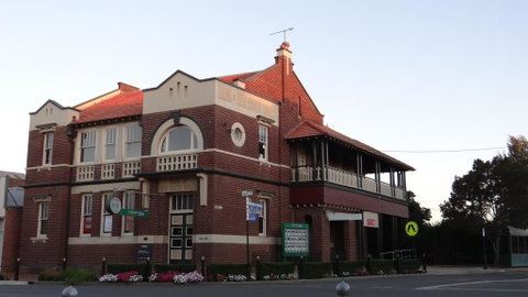 The Bank B&B West Wyalong - Bed n Breakfasts 0