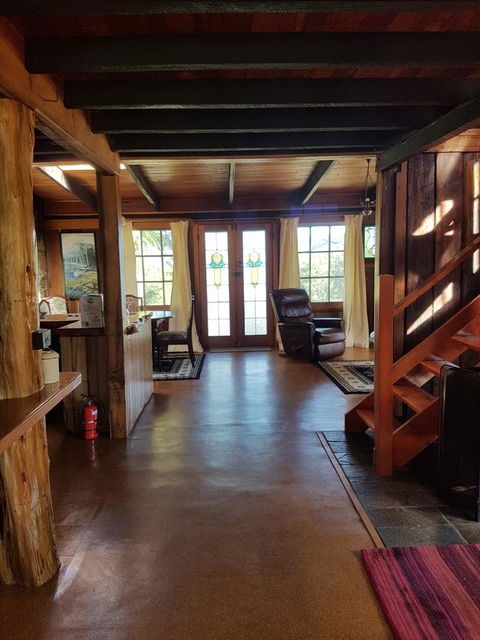 Whispering Hills Retreat - Accommodation Australia 11