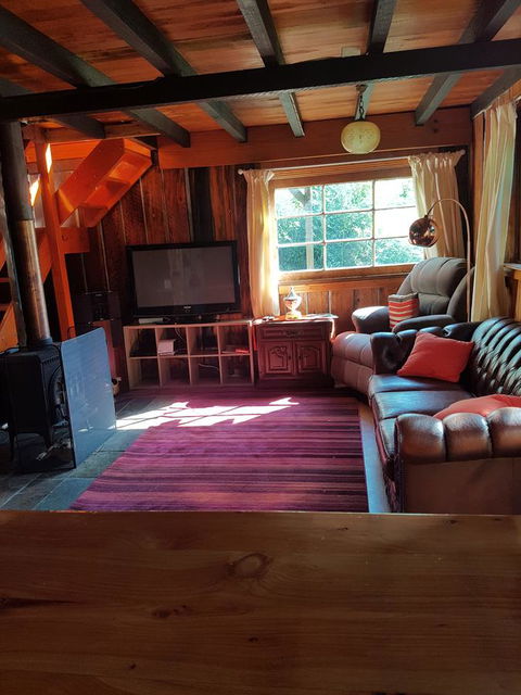 Whispering Hills Retreat - Accommodation Australia 10