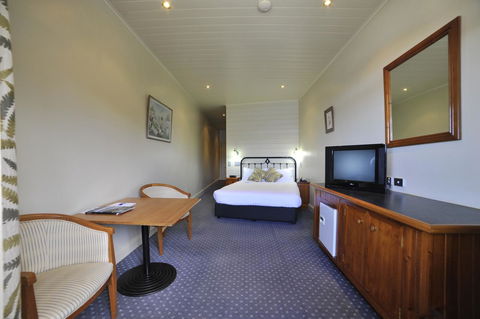 Strahan Village - Local Tourism 19