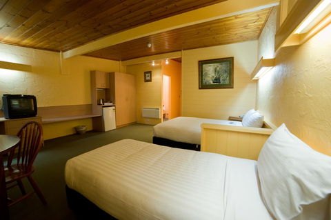 Strahan Village - Local Tourism 41