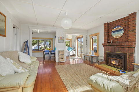 Aqua Beachfront! - Accommodation Australia 9
