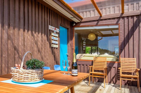 Aqua Beachfront! - Accommodation Australia 1