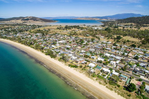Aqua Beachfront! - Accommodation Australia 0