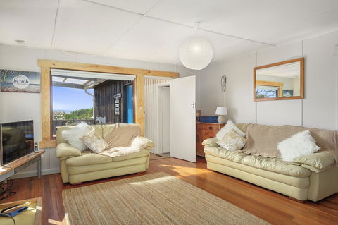 Aqua Beachfront! - Accommodation Australia 6