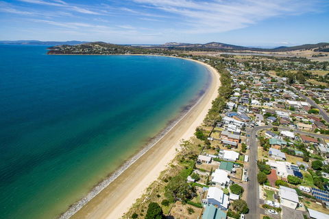 Aqua Beachfront! - Accommodation Australia 14