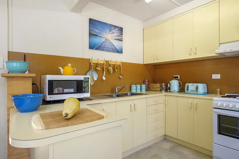Aqua Beachfront! - Accommodation Australia 17