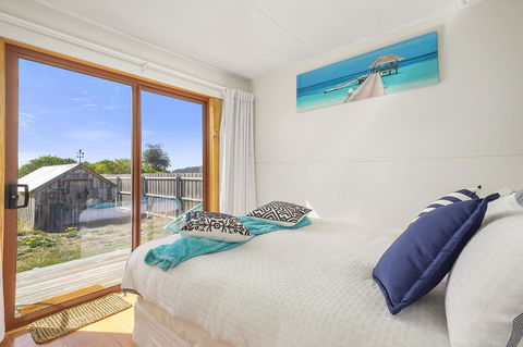 Aqua Beachfront! - Accommodation Australia 16