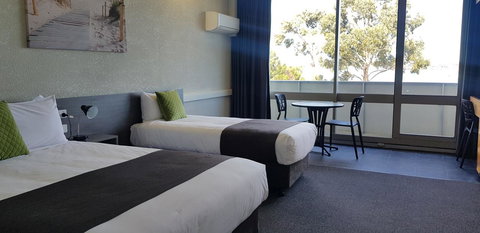 Bayside Hotel - Accommodation Australia 24
