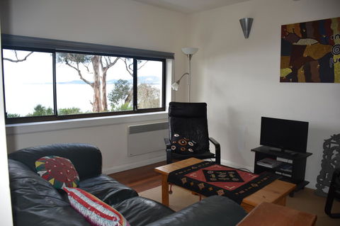 Beachside Taroona With Spa - Accommodation Australia 6