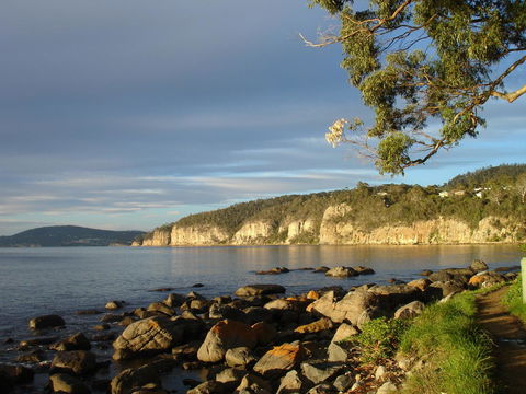 Beachside Taroona With Spa - Accommodation Australia 24