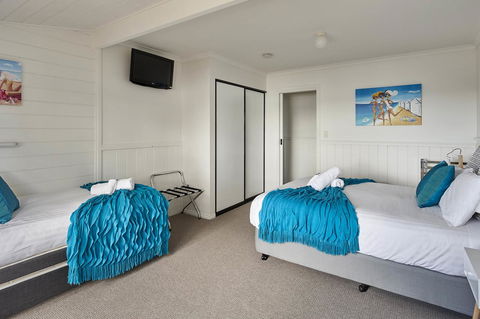 KINGFISHER COTTAGE Beachfront At The Binalong Bay - Accommodation Australia 3