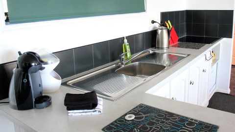 KINGFISHER COTTAGE Beachfront At The Binalong Bay - Accommodation Australia 18