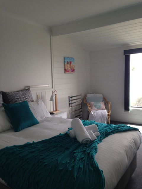 KINGFISHER COTTAGE Beachfront At The Binalong Bay - Accommodation Australia 23