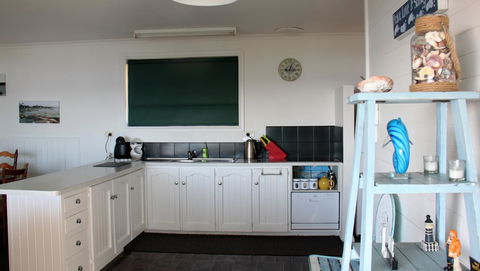 KINGFISHER COTTAGE Beachfront At The Binalong Bay - Accommodation Australia 20