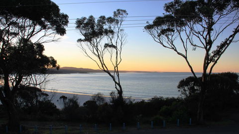 KINGFISHER COTTAGE Beachfront At The Binalong Bay - Accommodation Australia 19