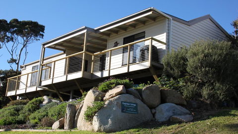 KINGFISHER COTTAGE Beachfront At The Binalong Bay - Accommodation Australia 0