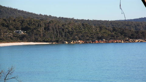 KINGFISHER COTTAGE Beachfront At The Binalong Bay - Accommodation Australia 12