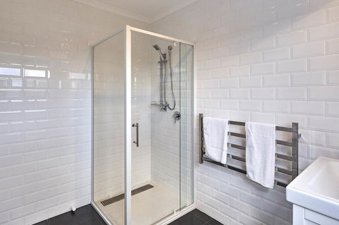 DOLPHIN LOOKOUT COTTAGE - Amazing Views Of The Bay Of Fires - Accommodation Australia 3