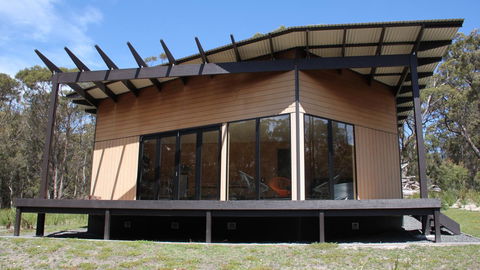 BAY OF FIRES ECO HUT Off Grid Experience At Binalong Bay - Accommodation Australia 21