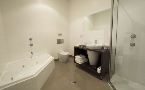 Ikon Hotel - Accommodation Australia 9