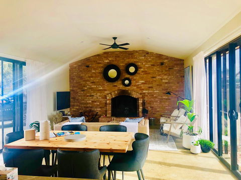 EMBRACING EVANDALE - Hosted By L'Abode Accommodation - Accommodation Australia 1