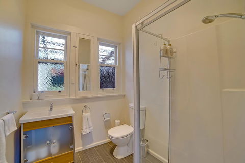 Gorgeous Hobart Accommodation - Park On Park - New Town - Australia Shopping 42
