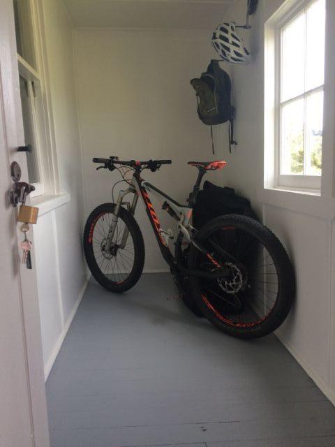 Riders Hut - Derby - Australia Shopping 24