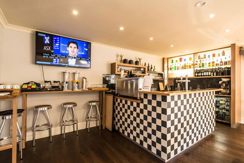 The Waverley International Hotel - Australia Shopping 24
