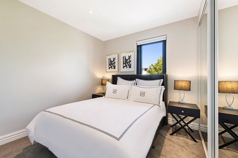 Manhattan Apartments - Notting Hill - Accommodation Australia 24