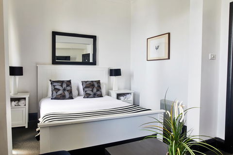 The Royal Hotel Mornington - Accommodation Australia 0