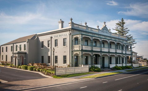 The Royal Hotel Mornington - Accommodation Australia 18