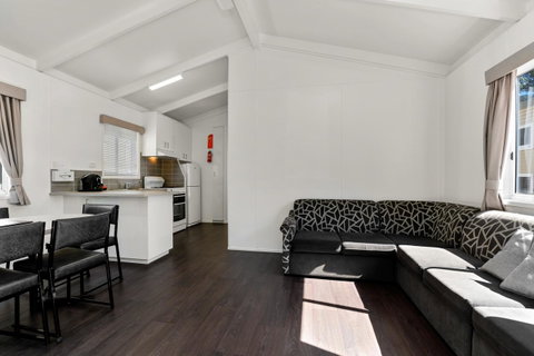 Bright Riverside Holiday Park - Accommodation Australia 6