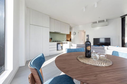 2Bedroom Apartment With Views In Docklands Next To CBD & Marvel Stadium - Accommodation Australia 3
