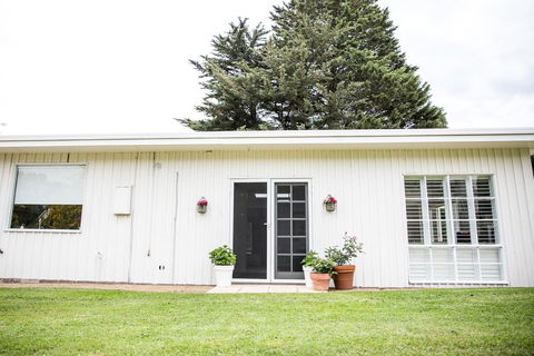 The Cottage - Accommodation Australia 9