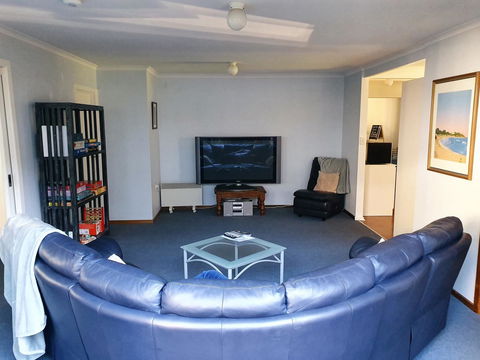 Island Family Holiday Retreat - Local Tourism 4