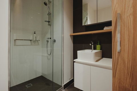Mono Apartments On La Trobe Street - Local Tourism 4