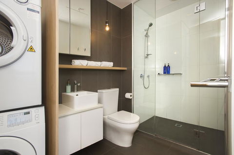 Mono Apartments On La Trobe Street - Local Tourism 15