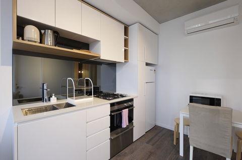 Mono Apartments On La Trobe Street - Local Tourism 18