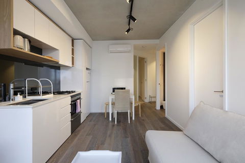 Mono Apartments On La Trobe Street - Local Tourism 19