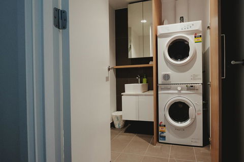 Mono Apartments On La Trobe Street - Local Tourism 5