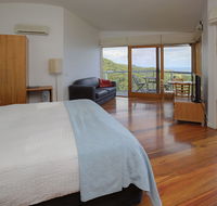 Chris's Beacon Point Restaurant  Villas - Accommodation Australia