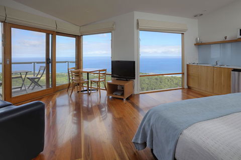 Chris\'s Beacon Point Restaurant & Villas - Accommodation Australia 2