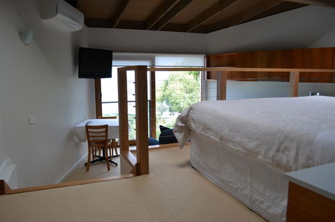 Chris\'s Beacon Point Restaurant & Villas - Accommodation Australia 9
