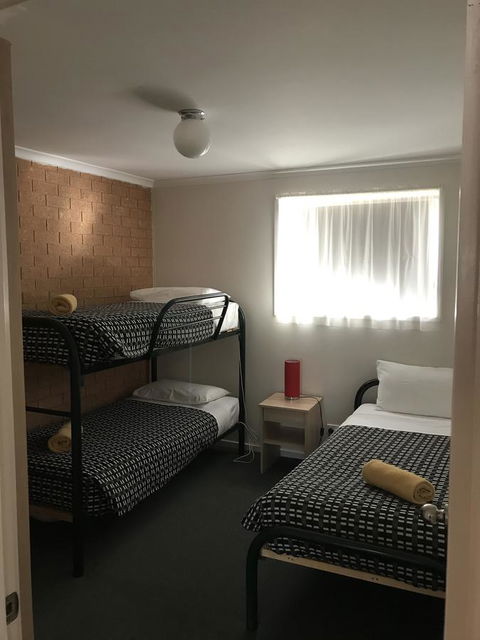 Beachcomber Motel & Apartments - Australia Shopping 10