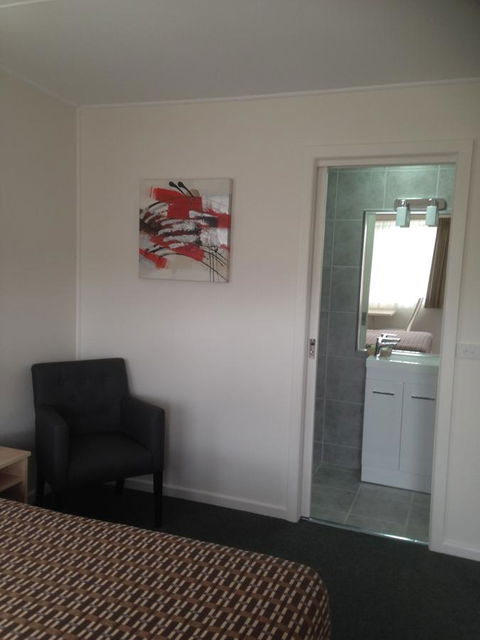 Beachcomber Motel & Apartments - Australia Shopping 25