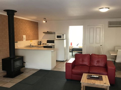 Beachcomber Motel & Apartments - Australia Shopping 13