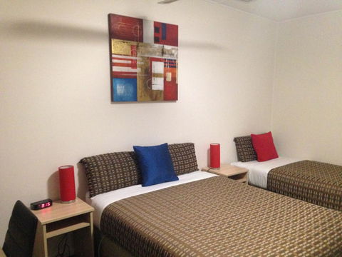 Beachcomber Motel & Apartments - Australia Shopping 17